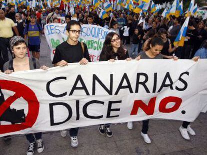 Protestas contra el proyecto de prospecciones petrol&iacute;feras, el pasado mes de marzo, en Las Palmas de Gran Canaria.