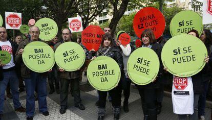 Escrache en San Sebastián ante el despacho de abogados del diputado del PP José Eugenio Azpiroz.