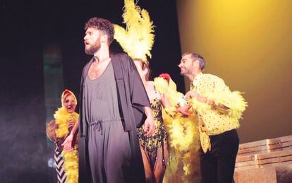 El grupo Artes Verbénicas durante el espectáculo 'Madrid enverbenado'.
