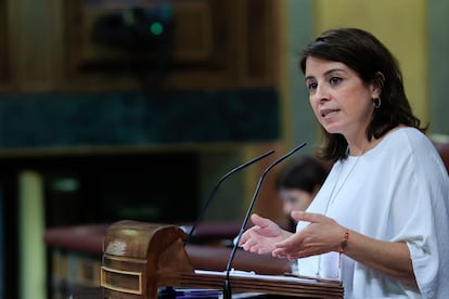 La vicesecretaria general del PSOE, Adriana Lastra, durante su intervención en el pleno del Congreso.