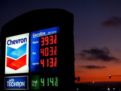 Estaci&oacute;n de servicio de Chevron en Encinitas, California