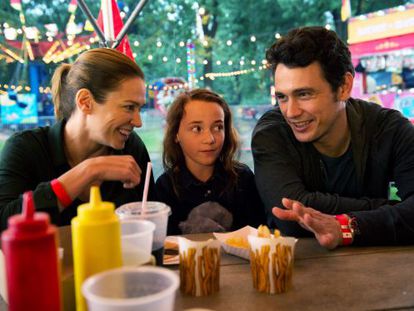 Fotograma de la pelicula 'Todo saldrá bien' con James Franco, Lilah Fitzgerald, Marie-Josée Croze.