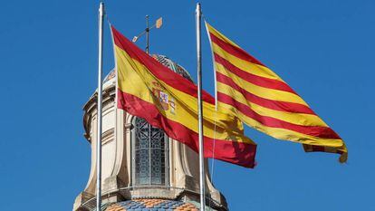 Puigdemont no se da por destituido y mantiene el pulso por la independencia