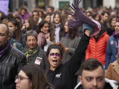 Manifestación contra la violencia machista por las calles de Vitoria el 25-N de 2023.