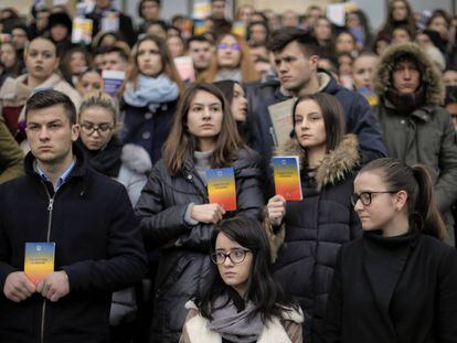 Estudiantes de Derecho rumanos se manifiestan contra la reforma d ela justicia, este mi&eacute;rcoles en Bucarest. 