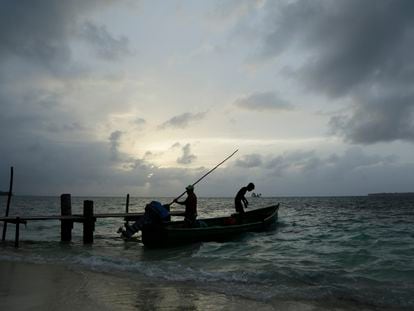Pescadores en la región de Guna Yala se preparan para trabajar en julio de 2019.