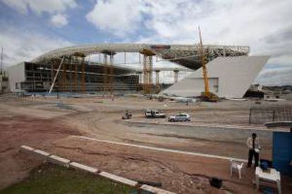 Vista general de la reanudación de las obras en el estadio Arena Corinthians de Sao Paulo.