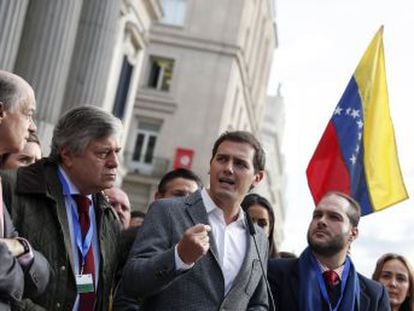 PP y Ciudadanos registran sendas iniciativas en el Congreso para que España reconozca al presidente de la Asamblea Nacional como jefe de Gobierno de Venezuela
