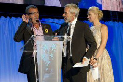 Antonio Banderas con las Google Glass puestas junto a Imanol Arias y Anne Igartiburu, presentadores de la gala Starlite.