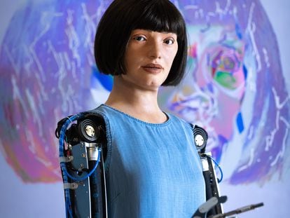 El robot creativo Ai-Da, en el Museo del Diseño de Londres en mayo de 2021.