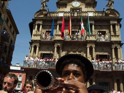 Fachada de la Casa Consistorial de Pamplona el 6 de julio de 2015.