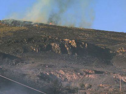 Monte en la Alpujarra granadina afectado por el fuego.