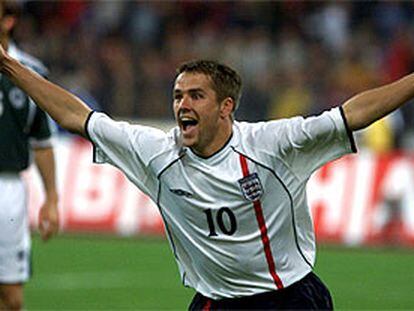 Owen celebra un gol a Alemania en el Mundial de Japón y Corea.