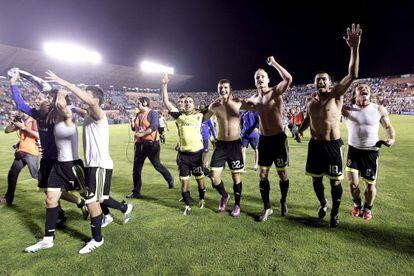 Los jugadores del Zaragoza celebran la victoria ante el Levante que en mayo de 2011 les permitió seguir en Primera.