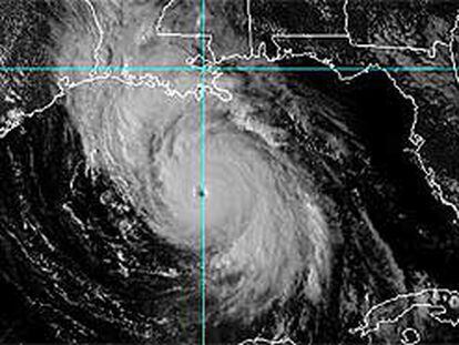 El huracán Lili, cerca ya de las costas de EE UU, en una imagen captada por un satélite.