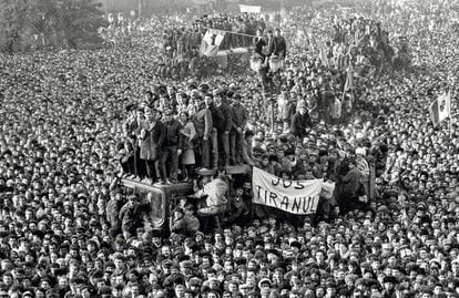 Manifestaciones en Bucarest contra el dictador Nicolae Ceausescu en diciembre de 1989. 