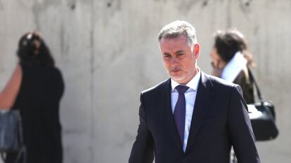 Alberto López Viejo, en los alrededores de la Audiencia Nacional durante la celebración del juicio del caso Gürtel en el que fue condenado.