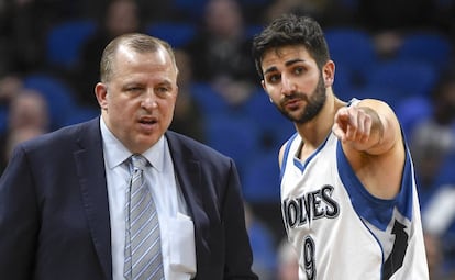 Ricky Rubio, junto a Thibodeau.