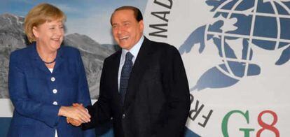 La canciller alemana, Angela Merkel, es recibida por el primer ministro italiano, Silvio Berlusconi