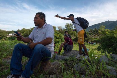 Miles de migrantes salieron del sur de México el lunes con la intención de llegar a Estado Unidos, donde la migración es uno de los principales temas en la agenda de la Cumbre de las Américas. En la imagen, migrantes nicaragüenses son vistos este miércoles en un campamento improvisado en Huixtla, Chiapas, México.