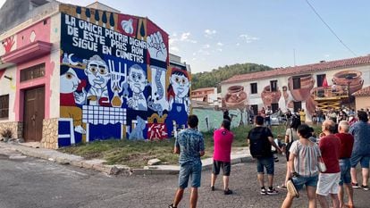 El mural con un verso de la canción ‘Mi patria digna’, de Toni Mejías, provocó protestas el pasado año.