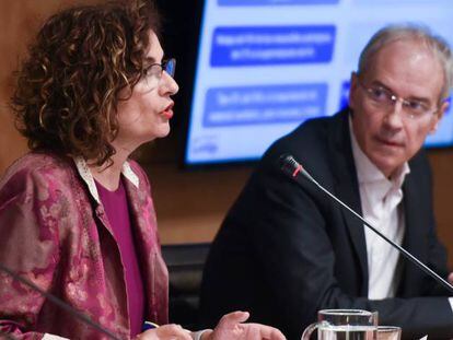 La ministra de Hacienda, María Jesús Montero, y el secretario de Estado del ramo, Jesús Gascón, en la presentación de las medidas fiscales anunciadas en septiembre.