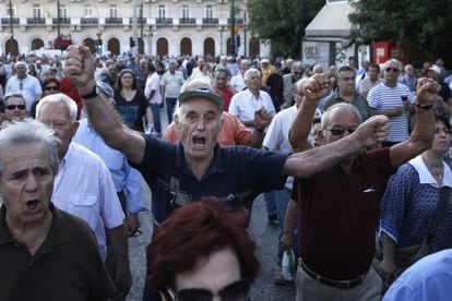Protesta de pensionistas griegos este martes en Atenas.