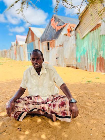 Abdiqadir Mohamed, de 53 años, vive en uno de los campos de desplazados internos en Mogadiscio desde hace un año.