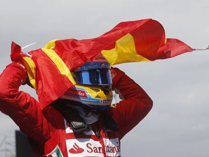 Fernando Alonso celebra su triunfo en la carrera de Montmel&oacute;