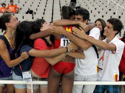 Ana Peleteiro, felicitada tras proclamarse campeona del mundo