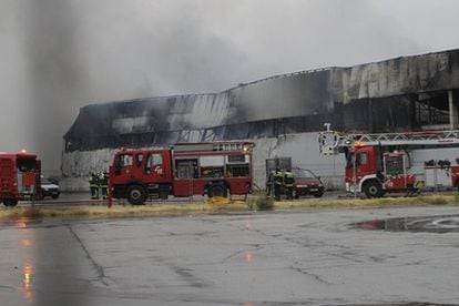 Uno de los hangares quemados en Cuatro Vientos.