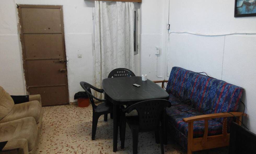 El cuarto de descanso para los policías del CIE de Algeciras.