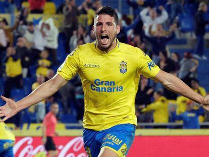 calleri celebra el gol del empate.