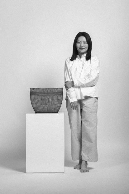 La artista coreana Dahye Jeong, ganadora del Loewe Craft Prize 2022 con su trabajo 'A Time of Sincerity'.