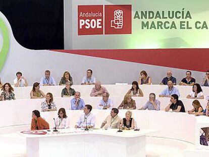 La nueva ejecutiva del PSOE andaluz, este domingo en Almer&iacute;a.