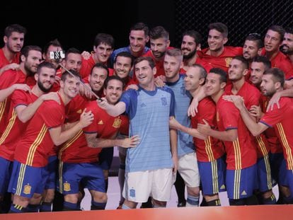 Los jugaores de España se hacen un 'selfie'. Foto: C. ROSILLO/ Vídeo: ATLAS