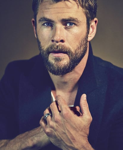 Chris Hemsworth posa en exclusiva para ICON con chaqueta y camiseta BOSS.