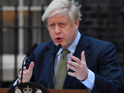 Boris Johnson se dirige a los electores en la tarde de este viernes, en Downing Street.