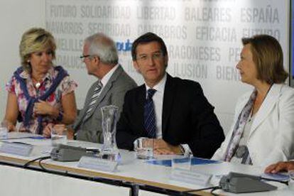 Los presidentes de Madrid, Murcia, Galicia y Aragón, durante la ejecutiva del PP del lunes.