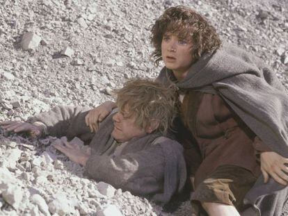 Elijah Wood (derecha) y Sean Astin, que dan vida a los hobbits Frodo y Sam, en una imagen de Las dos torres.