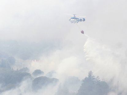 Labores de extinci&oacute;n del incendio de Robledo de Chavela.