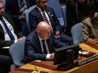 El embajador ruso ante Naciones Unidas, Vasili Nebenzia, participa en la reunión del Consejo de Seguridad de la ONU