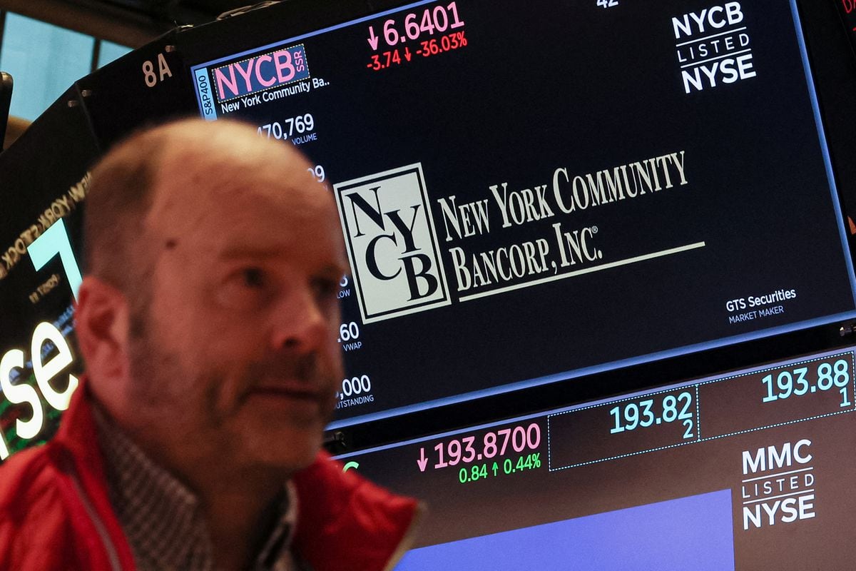 Moody's declassa il rating della New York Commercial Bank a obbligazioni spazzatura e ne abbassa ulteriormente il prezzo  Economia