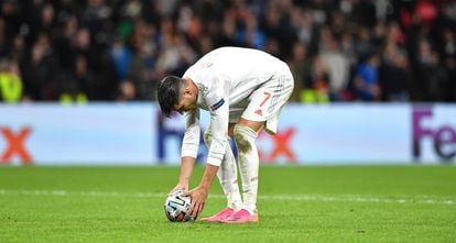 Alvaro Morata antes de fallar su penalti en la tanda de semifinales de la Eurocopa en el España - Italia