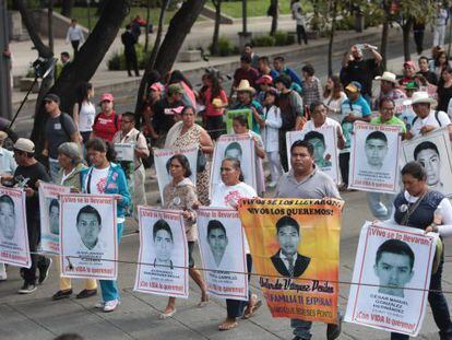 Manifestación por la desaparición de 43 estudiantes en Iguala.