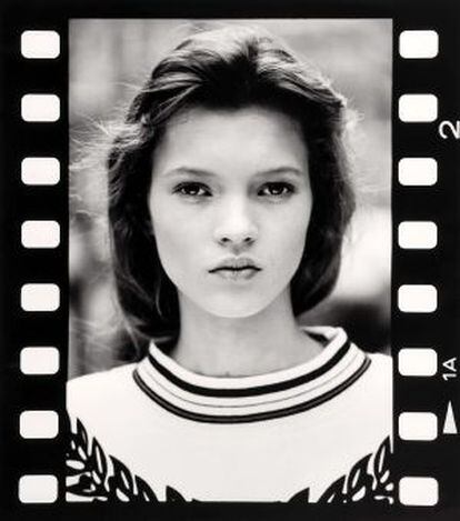 Kate Moss, con solo 14 años en su primera sesión de fotos, realizada por David Ross en octubre de 1988.