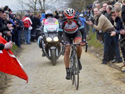 Fabian Cancellara en el pavés.