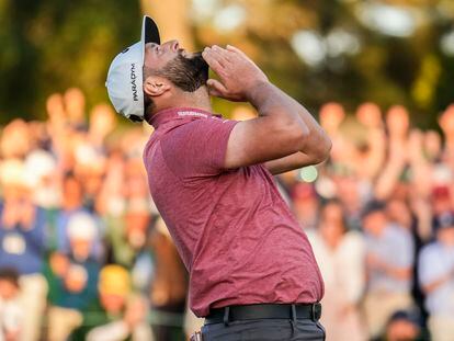 Jon Rahm, mirando cielo tras ganar el Masters.