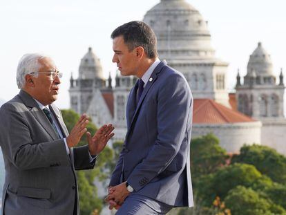 El primer ministro portugués, António Costa, y el presidente español, Pedro Sánchez, en la cumbre ibérica de Viana do Castelo, el pasado 4 de noviembre.