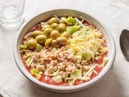 Gazpacho sopeao: la sopa andaluza que se acerca a la ensalada